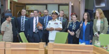 وفد الكلية الملكية للدراسات الدفاعية بالمملكة المتحدة يزور كلية الدفاع الوطني