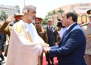 جلالة السلطان يعود إلى أرض الوطن