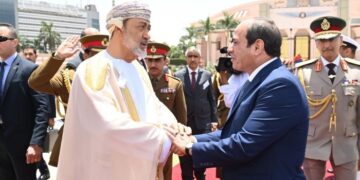 جلالة السلطان يعود إلى أرض الوطن