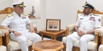 رئيس أركان قوات السلطان المسلحة يستقبل قائد القوة البحرية (عمليات أتلانتا)
