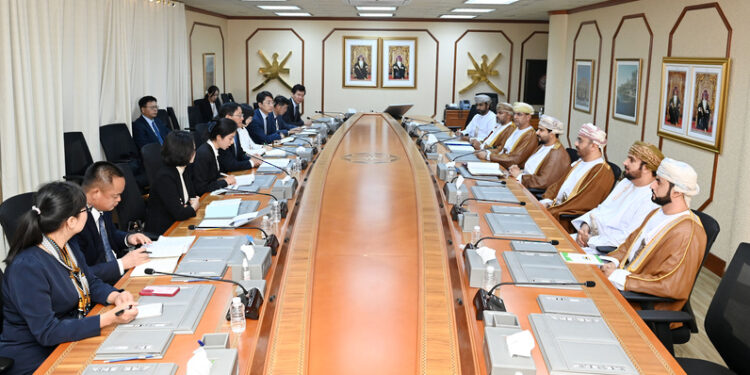 بحثُ تعزيز التّبادل التّجاري بين سلطنة عُمان والصّين