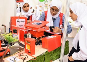 الذكاء الاصطناعي وإسهامه في تطوير الأداء التعليمي بسلطنة عُمان