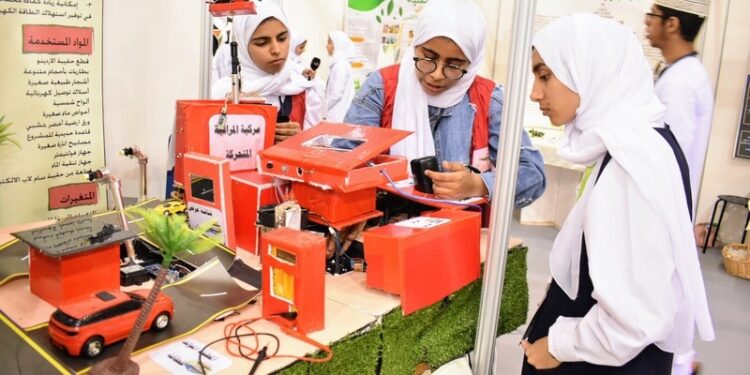 الذكاء الاصطناعي وإسهامه في تطوير الأداء التعليمي بسلطنة عُمان 1 الذكاء الاصطناعي وإسهامه في تطوير الأداء التعليمي بسلطنة عُمان