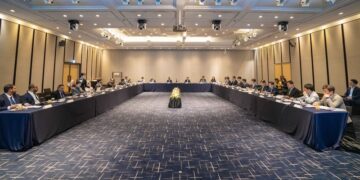 وفد عُماني يبحث مع كوريا الجنوبية تعزيز استثمارات الطاقة المتجددة والهيدروجين الأخضر