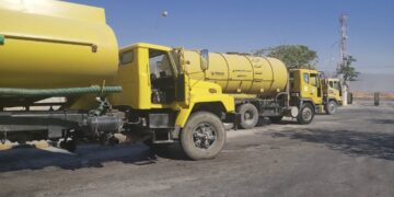 التضخم يغزوا شاحنات الصرف الصحي .. فمن المسؤول؟!