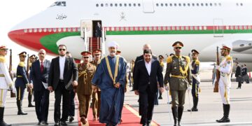 جلالةُ السُّلطان المعظم يصل إلى الجمهوريّة الإسلاميّة الإيرانيّة