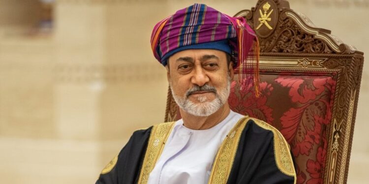 جلالة السلطان يلتقي بسماحة علي خامنئي