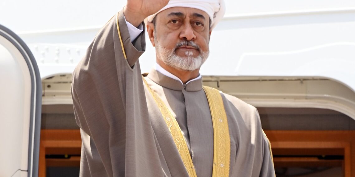 جلالة السلطان يختتم زيارته إلى إيران