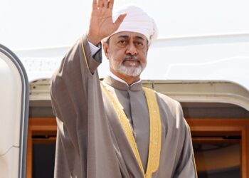 جلالة السلطان يختتم زيارته إلى إيران