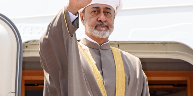 جلالة السلطان يختتم زيارته إلى إيران