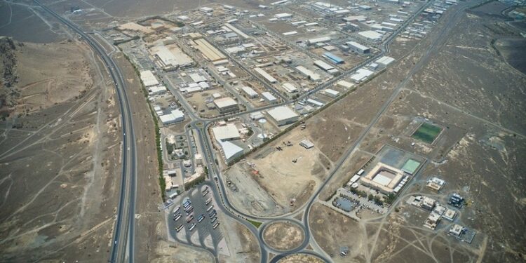 الانتهاء من تطوير المرحلتين الـ3 والـ4 بمدينة نزوى الصناعية