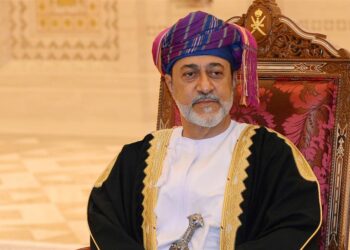 جلالة السلطان يصل إلى أرض الوطن
