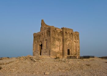 تأهيل مدينة قلهات الأثرية وإنشاء مركز للزوار