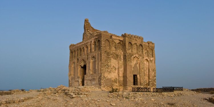 تأهيل مدينة قلهات الأثرية وإنشاء مركز للزوار