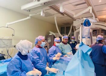 مستشفى جامعة السُّلطان قابوس ينجح في إجراء عملية إصلاح الصمام الميترالي باستخدام تقنية حديثة