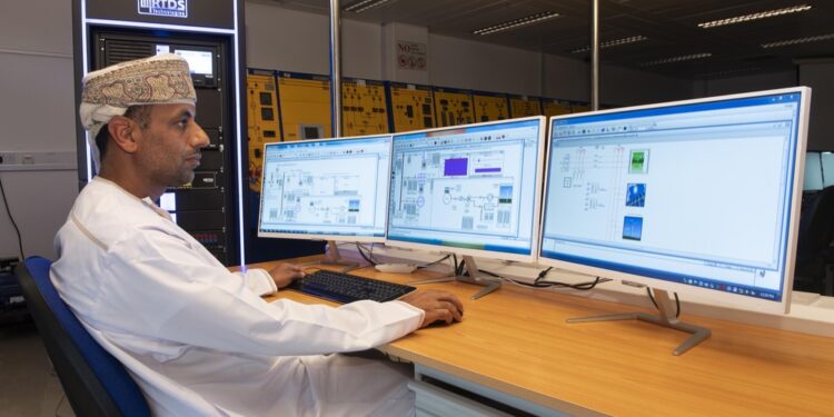 فريقٌ بحثيٌّ عُمانيٌّ يُصمّم نظام مراقبة متكاملًا للانتقال إلى الشبكة الذكية في سلطنة عُمان