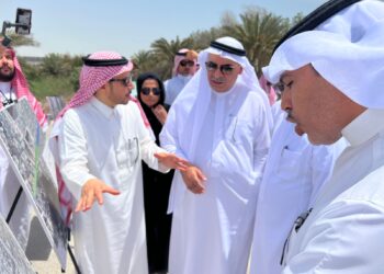 أمين الشرقية يتفقد سير أعمال المشاريع التنموية وأنسنة المدن في محافظة القطيف