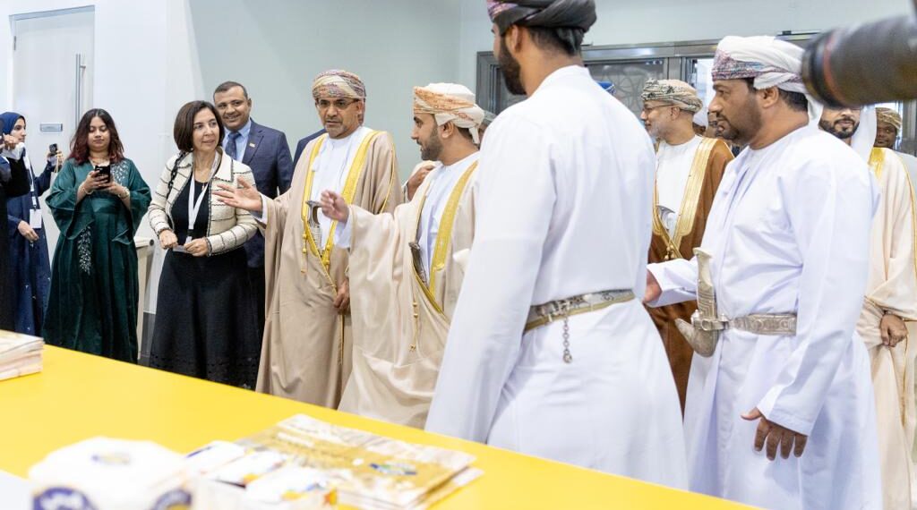 الحبسي يطلع على إسهامات (المطاحن العمانية) في صناعة الأغذية