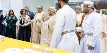 الحبسي يطلع على إسهامات (المطاحن العمانية) في صناعة الأغذية