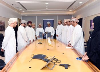 بنك التنمية العماني والبرنامج الوطني للتشغيل يوقعان اتفاقية تعاون لتمويل المشاريع الاستثمارية لرواد وأصحاب العمل الحر