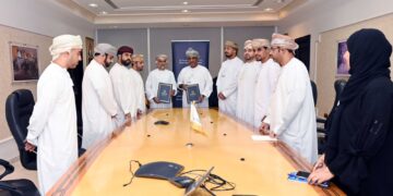 بنك التنمية العماني والبرنامج الوطني للتشغيل يوقعان اتفاقية تعاون لتمويل المشاريع الاستثمارية لرواد وأصحاب العمل الحر