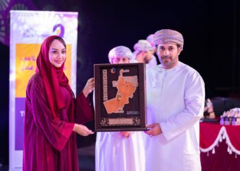 بنك نزوى يرعى حفل تكريم الطلبة المجيدين بجامعة التقنية و العلوم التطبيقية بنزوى