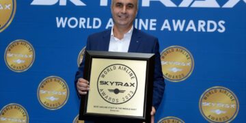 الطيران العماني يحصد لقب “أفضل خدمة موظفين في الشرق الأوسط”