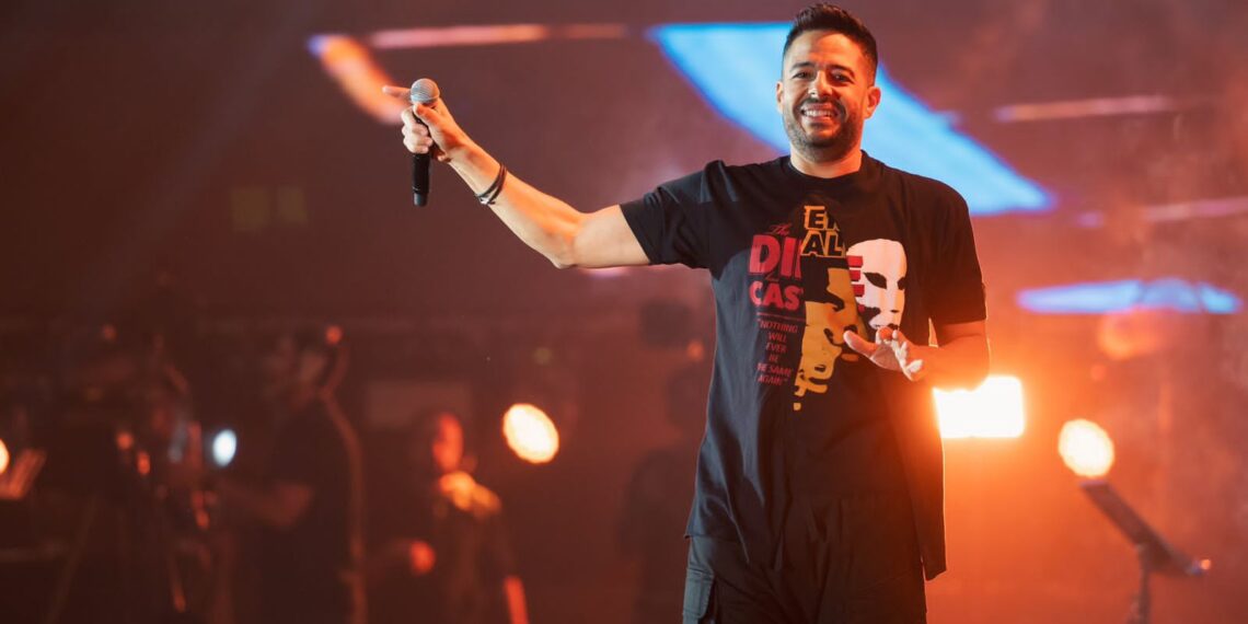 الفنان محمد حماقي يسعد جمهوره بمسرح بنش مارك في تقويم جدة