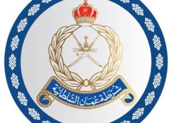 بدءًا من اليوم.. منع وقوف المركبات على جانبي المسار بشارع السلطان قابوس