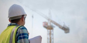 إعلان إيقاف العمل في المواقع الإنشائية والمفتوحة في وقت الظهيرة