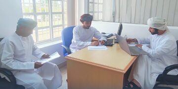 ‎“العمل” تجري مقابلات شخصية لعدد من الباحثين عن عمل في سمائل