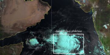 فرص لتطور الحالة المدارية إلى منخفض مداري