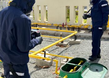 احتواء تسرب غاز طبخ تسرب في مجمع تجاري بالسيب