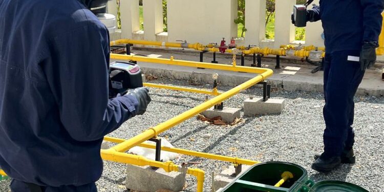 احتواء تسرب غاز طبخ تسرب في مجمع تجاري بالسيب