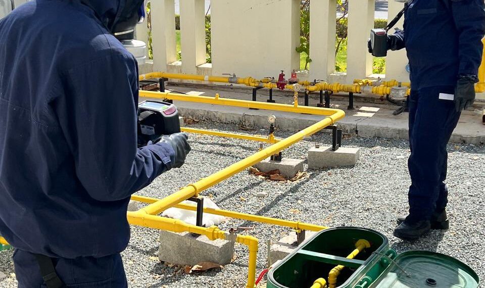 احتواء تسرب غاز طبخ تسرب في مجمع تجاري بالسيب 1 احتواء تسرب غاز طبخ تسرب في مجمع تجاري بالسيب