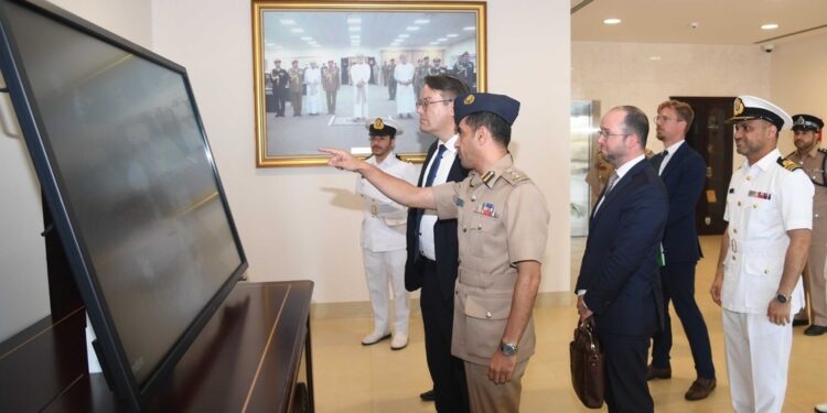 وزير الدولة في الخارجية الألمانية يزور مركز الأمن البحري 1 وزير الدولة في الخارجية الألمانية يزور مركز الأمن البحري