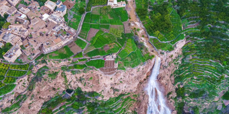 الجبل الأخضر يشهد طقسًا معتدلًا وسط تدفقٍ سياحيّ 1 الجبل الأخضر يشهد طقسًا معتدلًا وسط تدفقٍ سياحيّ