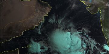 يبعد 1050 كم.. تعرّف على آخر تطورات الإعصار المداري “ بيبارجوي “