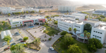 كلية الشرق الأوسط تتصدر قائمة الجامعات والكليات المفضلة للتوظيف في سلطنة عمان