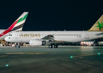 مطار مسقط الدولي يستقبل أولى رحلات طيران “أير سيال” الباكستاني