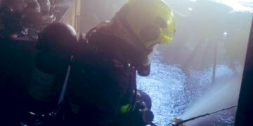 إخماد حريق شب في منزل بالغبرة