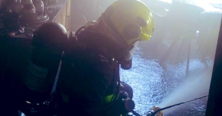 إخماد حريق شب في منزل بالغبرة