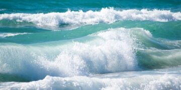 “الأرصاد” تصدر تنبيهًا بشأن ارتفاع موج البحر