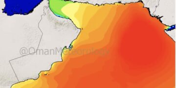 خلال “11-14 يونيو”.. تنبيه بإرتفاع موج البحر على سواحل سلطنة عمان