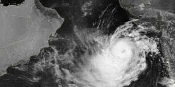 اقتراب العاصفة “بيبارجوي” من الساحل الباكستاني