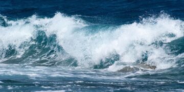 ‎“الأرصاد” تدعو إلى تجنب ارتياد البحر و ممارسة الأنشطة البحرية خلال هذه الفترة