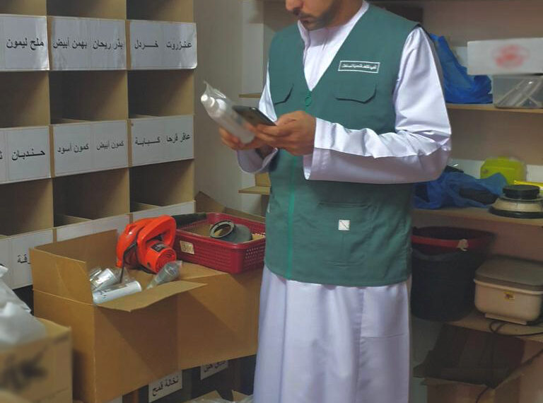 ضبط مؤسسة تبيع زيوت منتهية الصلاحية وغير مطابقة للمواصفات بالظاهرة