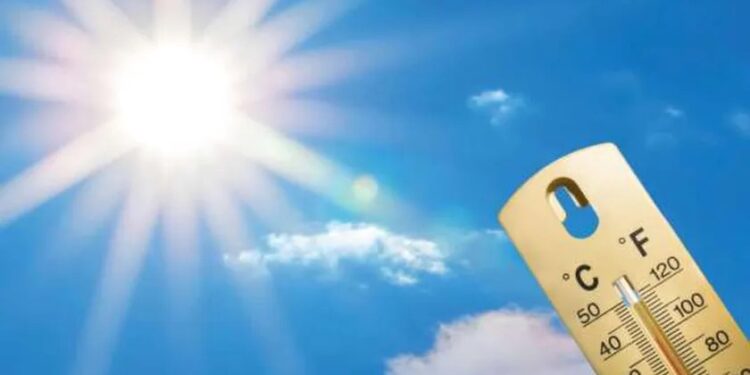 طقس اليوم.. فرص لهطول أمطار متفرقة