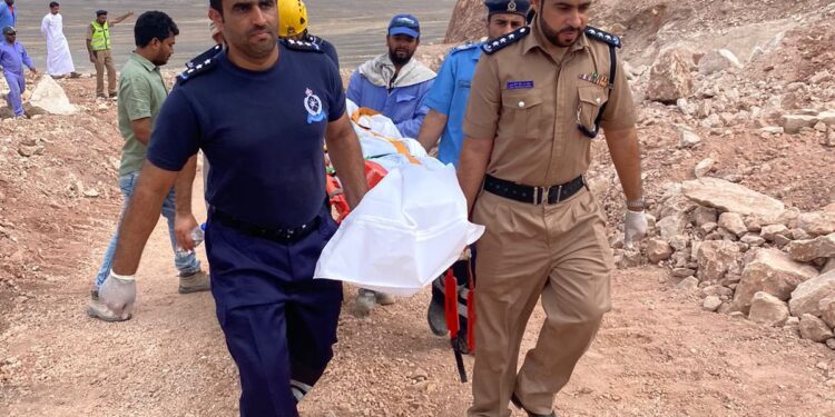 وفاة شخص وإصابة آخر في حادث تدهور معدة ثقيلة بالسويق