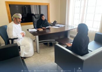 “العمل” تجري مقابلات شخصية لعدد من الباحثين عن عمل بشمال الباطنة